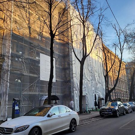 Alunana Lux Jakuzzi Apart, Facade Is Under Renovation, In Riga Art Nouveau Area, Self Check-In Exterior photo